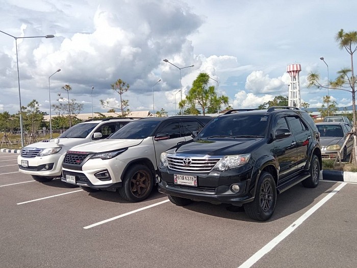 เช่ารถพร้อมคนขับ รถใหญ่ 7 ที่นั่ง ตระกูล SUV. รับ ส่ง สนามบิน โรงแรม ที่พักอาศัย กรุงเทพและต่างจังหวัด ราคาถูก โทรศัพท์ 0619940994 เชาว์